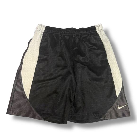 Nike Kids Black Gray White Basketball Shorts Size 6 - Picture 1 of 6